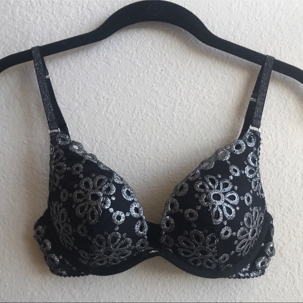 Victoria’s Secret Bra size 32B. Perfect condition.